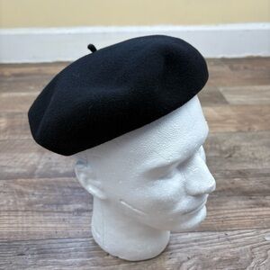 Basque Authentique Pure Wool Beret size 57; 9 1/2